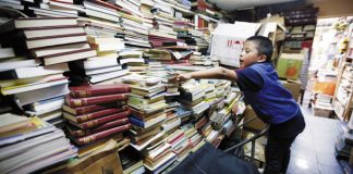 Reading in Colombia