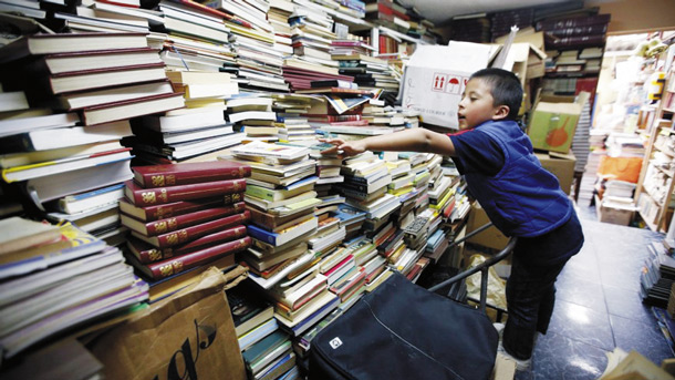 Reading in Colombia