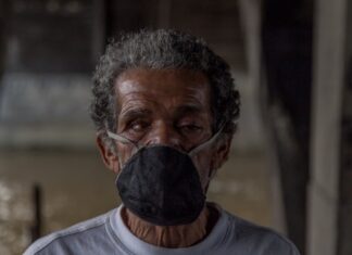 Marco Aguirre, one of Medellín's homeless, in a face mask