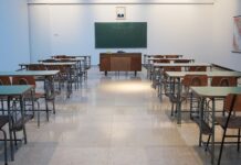 An empty classroom sums up Colombia's educational system. Photo by Ivan Aleksic on Unsplash.