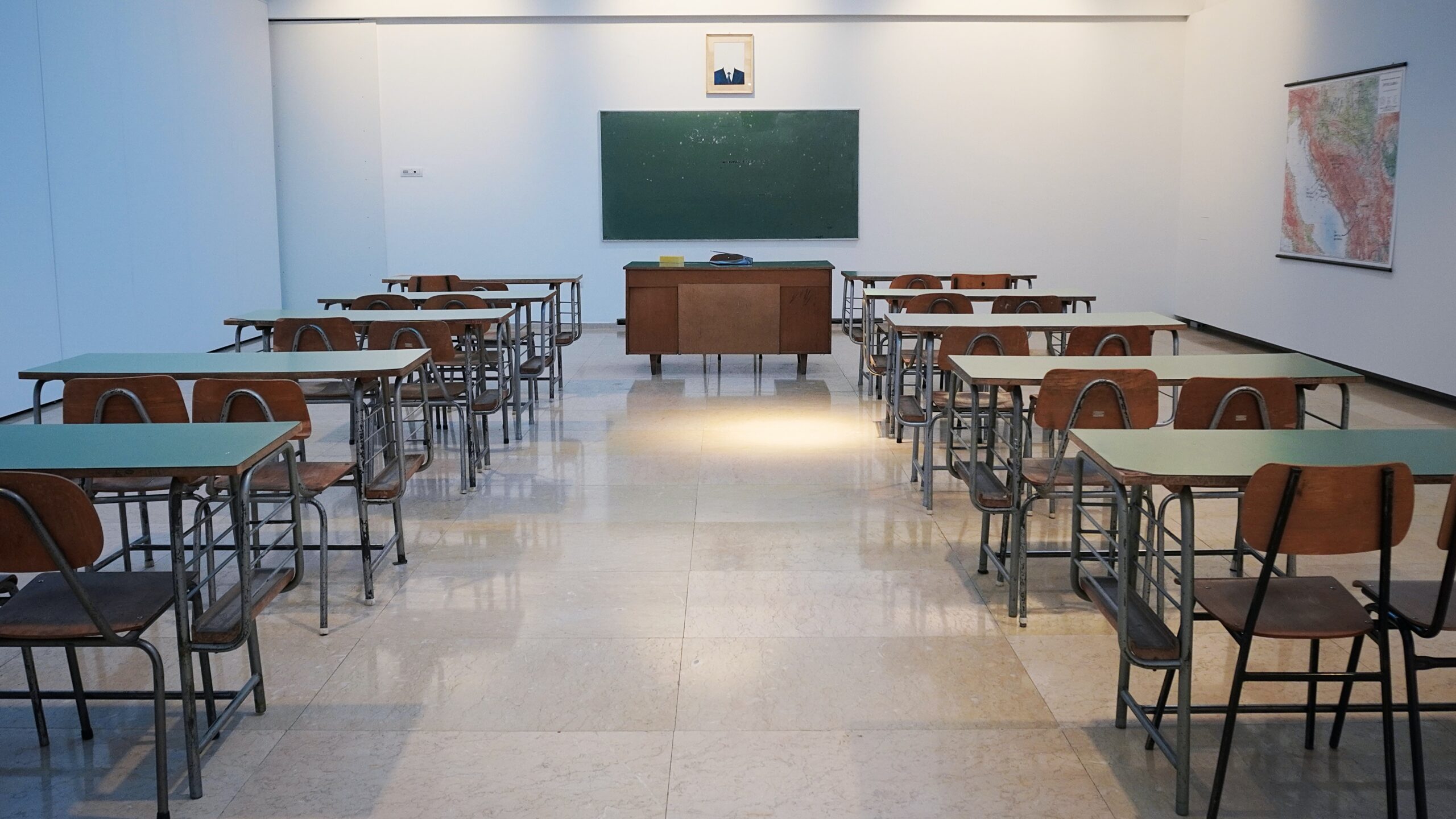 An empty classroom sums up Colombia's educational system. Photo by Ivan Aleksic on Unsplash.