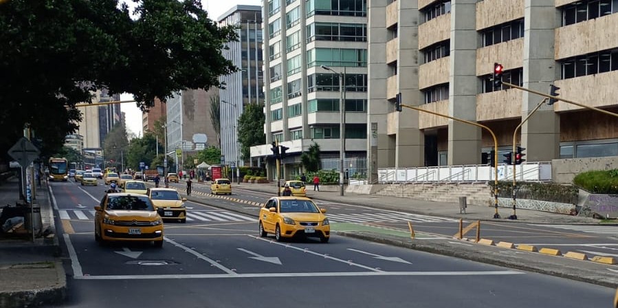 Taxis on the Septima in Bogotá, Colombia