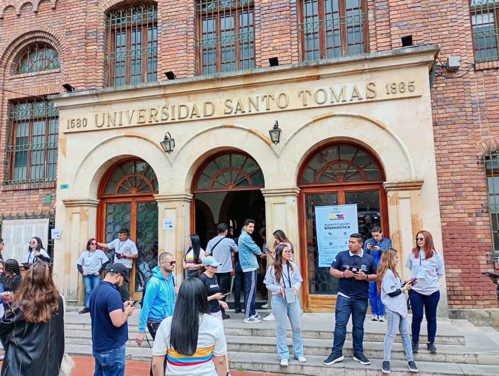 Voters in Bogotá on May 31st in the 2026 Colombian presidential election first round